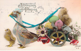 Pâques - Une Oie Tracte Un Charrette Avec Des Poussins Et œufs - Cartes Postales Anciennes - Easter