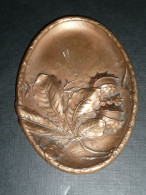 Rare Ancien Vide-poche En Cuivre à Décor Végétal Art Nouveau Chataignes Marrons - Coppers