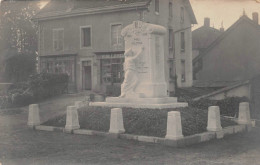 ¤¤  -   ISLE-sur-le-DOUBS   -  Carte-Photo Du Monument Aux Morts  -  Commerces " VIROT SELIER " Et " VUILLEMENT " - Isle Sur Le Doubs