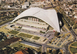 ROND-POINT DE LA DEFENSE - Palais Du C.N.I.T. Vu Du Terre-Plein - La Defense