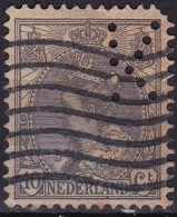 Perfin K (opstaand) In 1922 Koningin Wilhelmina 10 Cent Met Wijde Arcering NVPH 81 - Perforadas