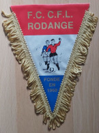 FC C.F.L. Rodange Luxembourg FOOTBALL CLUB Fussball Futebol Soccer Calcio Fútbol PENNANT, SPORTS FLAG ZS 4/4 - Habillement, Souvenirs & Autres