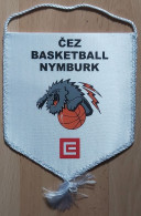 ČEZ Basketball Nymburk Czech Republic Basketball Club PENNANT, SPORTS FLAG ZS 4/14 - Uniformes, Recordatorios & Misc