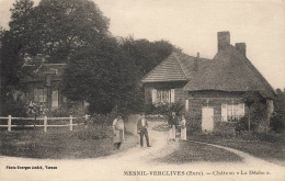 Mesnil Verclives * Chemin Et Château La Dêche * Villageois - Verneuil-sur-Avre