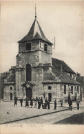 Gaillon * La Place De L'église * Villageois - Autres & Non Classés