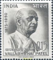 325840 MNH INDIA 1965 PERSONAJE - Unused Stamps