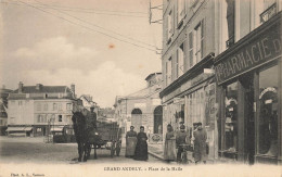 Grand Andely * La Place De La Halle * Attelage * Pharmacie * Débit De Tabac Tabacs - Autres & Non Classés