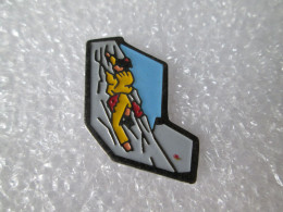 PIN'S      ESCALADE - Alpinisme, Beklimming