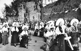 Boulogne Sur Mer * Boulonnaises à La Procession * Coiffe - Boulogne Sur Mer