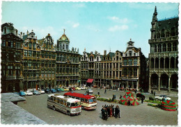 Bruxelles Un Coin De La Grand Place  Old Timers / Car - Marchés