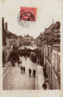 Ligny Le Châtel - Carte Photo - Fête Rassemblement Dans La Grande Rue - 1909 - BATTREAU Débitant - Ligny Le Chatel