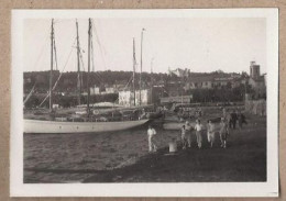 Delcampe - PHOTOGRAPHIE 83 - SAINTE MAXIME - TB PLAN ANIMATION QUAI TB BATEAU VOILIER Années 30 - Sainte-Maxime