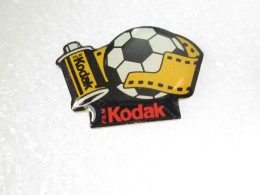 PIN'S    KODAK   FOOTBALL - Fotografie