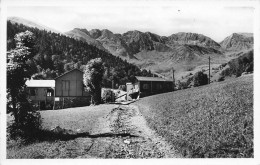 Luchon * La Station De Sports D'hiver Des Agudes * Vue Des Chalets Sur Les Sommets - Luchon