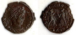 CONSTANT (337 350) VICTOIRES TENANT COURONNE ET PALME Aquilee - Der Christlischen Kaiser (307 / 363)