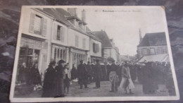 BOUSSAC  LA PLACE DU MARCHE 1911 PATISSERIE TAILLEUR - Boussac