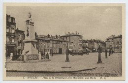 Boulay - Place De La République Avec Monument Aux Morts - Boulay Moselle