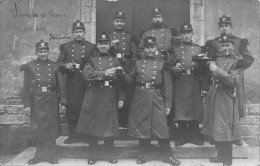 Lyon * Carte Photo * Groupe De Militaires , Souvenir De La Caserne * 1908 * Militaria Régiment - Other & Unclassified