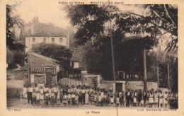 Montfaucon * La Place Du Village * Enfants Villageois - Andere & Zonder Classificatie