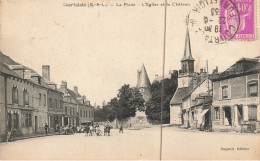 Courtalain * La Place , L'église Et Le Château * Villageois - Courtalain