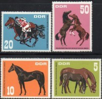 Pferde-Zucht 1967 DDR1302/5 ** 5€ Pferde-Meeting Berlin Stute Fohlen Galopp-Rennen Hengst-Spiel Horse Set Of GDR Germany - Chevaux