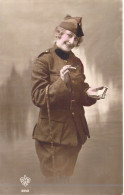 Militaria - Soldats - Femme - Uniforme - Képi - Carte Postale Ancienne - Andere & Zonder Classificatie