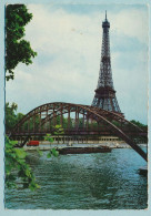 PARIS ET SES MERVEILLES - La Seine Et La Tour Eiffel Vues De L'Avenue De New York - Péniche Binnenschiff - Tour Eiffel