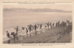 Cannes * Fondation SANTA MARIA * école D'héliothérapie * Le Bain De Mer De Février * Baigneurs Enfants - Cannes