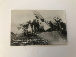 Ostende   Oostende    CARTE PHOTO   Un Avion Allemand Descendu   EERSTE WERELDOORLOG  AVIATION  AVIATEUR  MODEL FOKKER - Oostende