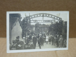 Guerre 1914-18 Fetes De La Victoire Carte Photo Arc De Triomphe Belle Animation à Identifier - Da Identificare