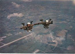 ***  PAU MILITARIA ***  Parachutistes Pau Photo  Dujardin- Neuve TTB - Parachutespringen