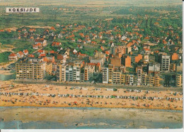 CPM.   BELGIQUE.   COXJDE / KOKSIJDE.   Vue Aérienne - Plage Et Digue. - Koksijde