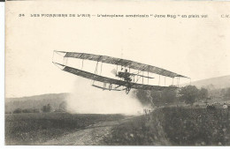 LES PIONNIERS DE L'AIR  -  AEROPLANE AMERICAIN  " JUNE BUG " EN PLEIN VOL - Airmen, Fliers