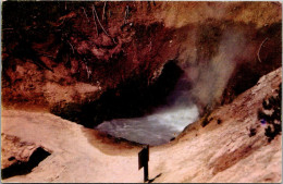 Yellowstone National Park Dragons Mouth Spring - USA Nationale Parken