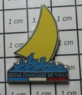 310B Pin's Pins / Beau Et Rare / SPORTS / VOILE JAUNE VOILIER ECOLE FRANCAISE DE ... Par DECAT - Sailing, Yachting