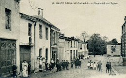 44 - HAUTE GOULAINE - Place Côté De L'Eglise. - Haute-Goulaine