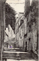 GIEN - La Rue Des Degrés - Gien