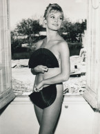 BRIGITTE BARDOT Jeune, Dénudée  - Photo Format 24x18. - Personalidades Famosas