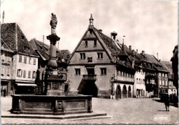 (4 P 14) France (not Posted - B/w) Obernai - Fontaine Et Halle Au Blé - Plazas De Mercados