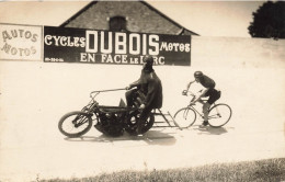 Lorient * Carte Photo * Moto Tirant Coureur Cycliste Au Parc Des Sports * Vélodrome Cyclisme Vélo * Motocyclette Motos - Lorient