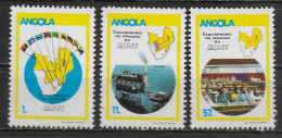 ANGOLA  N° 696/98  * *  ( Cote 6e ) Drapeaux Petrole - Aardolie