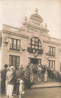 Le Creusot * Carte Photo Photographe P. Lelong ( Cachet ) * Mairerie , Commune Libre Des 4 Chemins * Villageois Tambour - Le Creusot