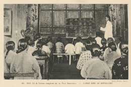 Classe Dans Un Orphelinat  Des Pères Dominicains à Formose - Formosa