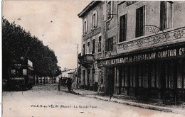 VAULX EN VELIN         LA GRANDE PLACE   RESTAURANT JARSAILLON       TRAMWAY - Vaux-en-Velin