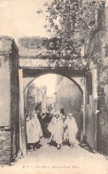 MAROC - FEZ - Une Rue En Descendant Au Tataà - Carte Postale Ancienne - Fez (Fès)