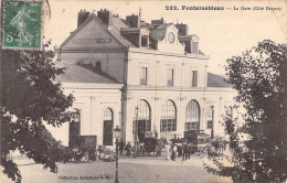 FRANCE - 77 - FONTAINEBLEAU - La Gare - Côté Départ - Carte Postale Ancienne - Fontainebleau