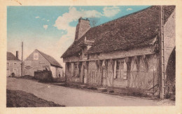 Fontaines En Sologne * Rue Et Une Vieille Maison Du Village - Autres & Non Classés