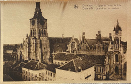 Diksmuide De Kerk En Het Stadhuis - Diksmuide