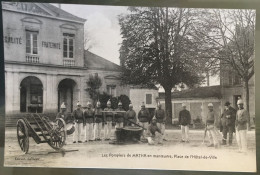 Matha - Les Pompiers De Matha En Manoeuvre, Place De L'hôtel De Ville -  Lucas éditeur - Matha