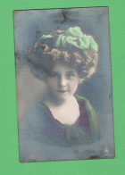 XA1380 JEUNE FILLE  FILLETTE , ENFANT, GIRL , FAMOUS GRETE REINWALD DRESSED IN GREEN RPPC - Portraits